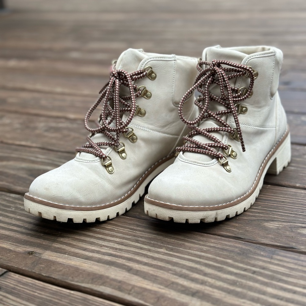 St John’s Bay White/Cream Boots
